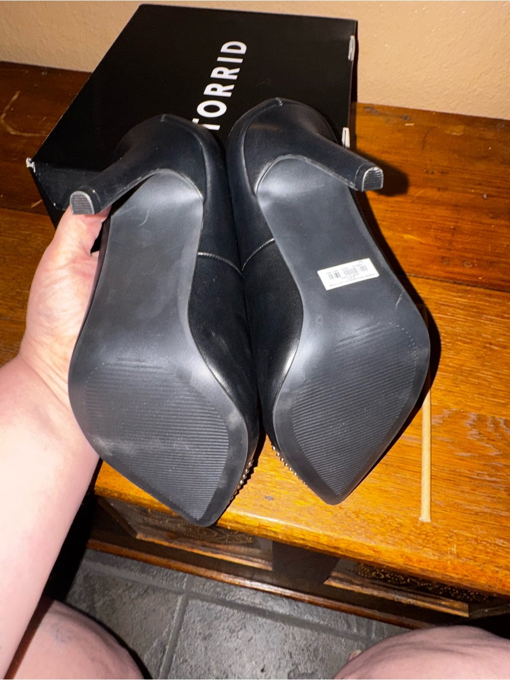 torrid Black Pointed-Toe Stiletto Pump with Silver Studs Sz 8.5 - Picture 5 of 6
